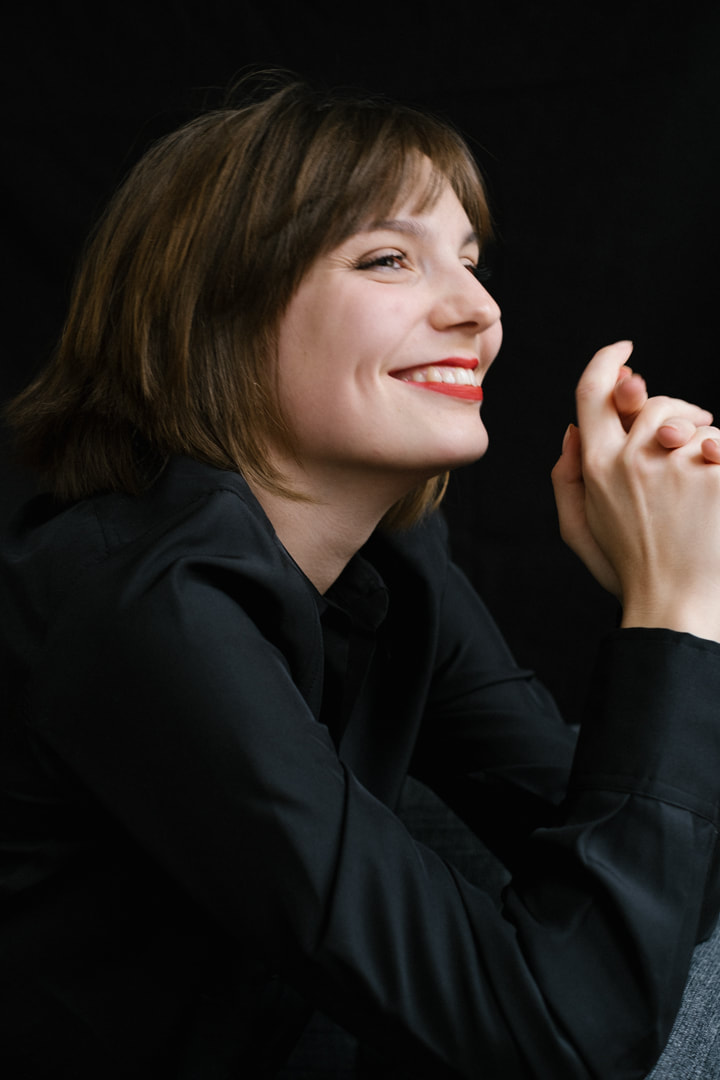 Elisa Soster soprano, portrait photo.